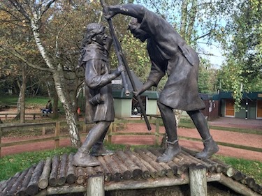 Chuck & Lori's Travel Blog - Robin Hood and Little John Battle on the Bridge