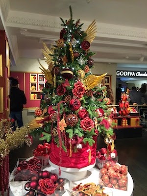 Chuck and Lori's Travel Blog - Christmas Display at Harrods in London