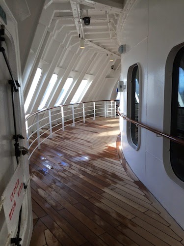 Chuck and Lori's Travel Blog - Queen Mary 2 Deck 7 Passageway