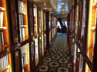 Chuck and Lori's Travel Blog - The Library of the Queen Mary 2