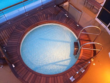 Chuck and Lori's Travel Blog - A Hot Tub on the Queen Mary 2