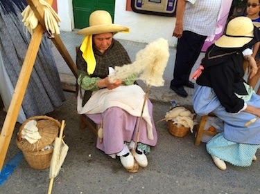 Chuck and Lori's Travel Blog - Spinning Woolen Yarn, Ibiza